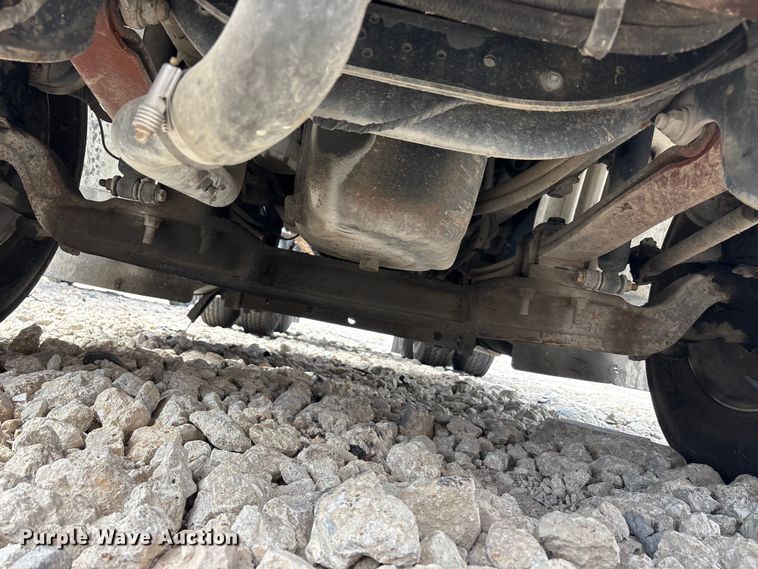 image for item YA2494 2007 International 8600 semi truck