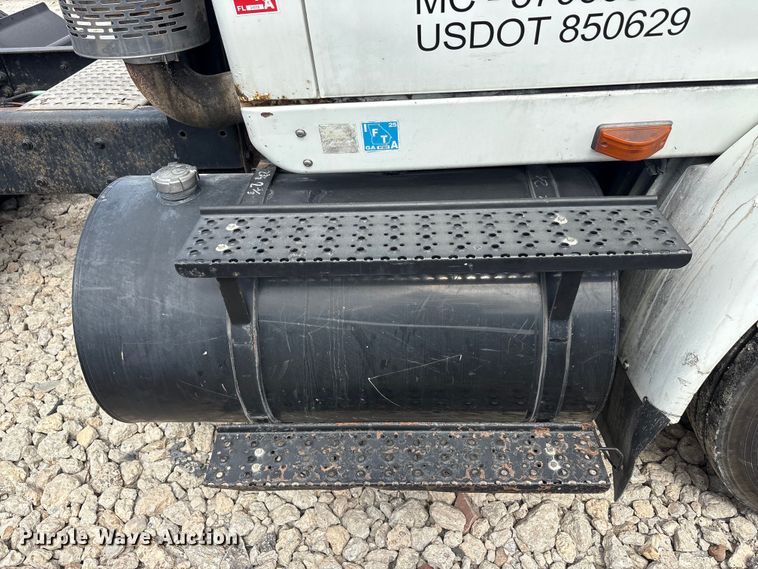 image for item YA2494 2007 International 8600 semi truck