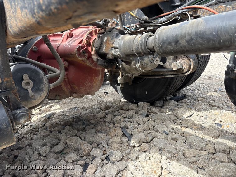 image for item YA2494 2007 International 8600 semi truck