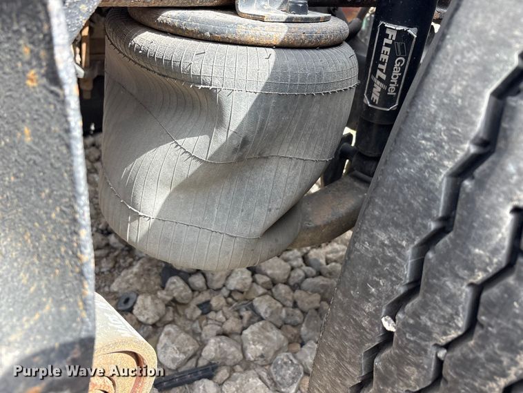 image for item YA2494 2007 International 8600 semi truck