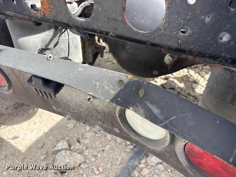 image for item YA2494 2007 International 8600 semi truck