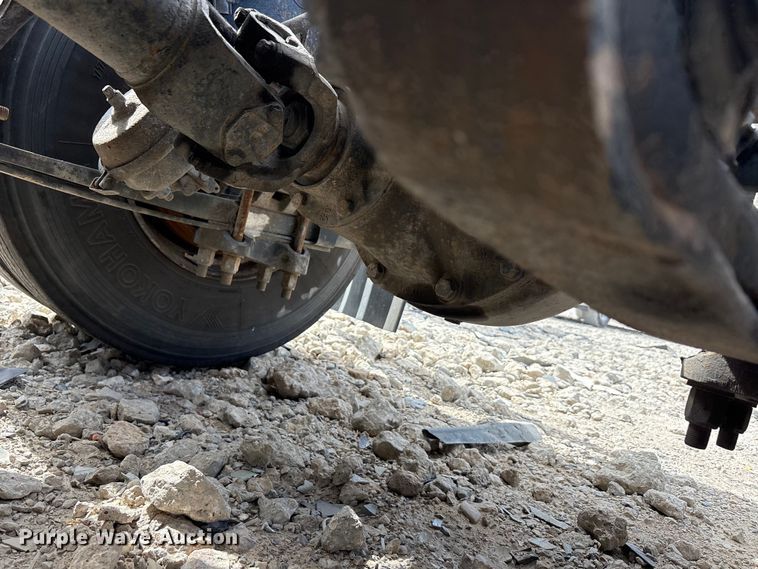 image for item YA2494 2007 International 8600 semi truck