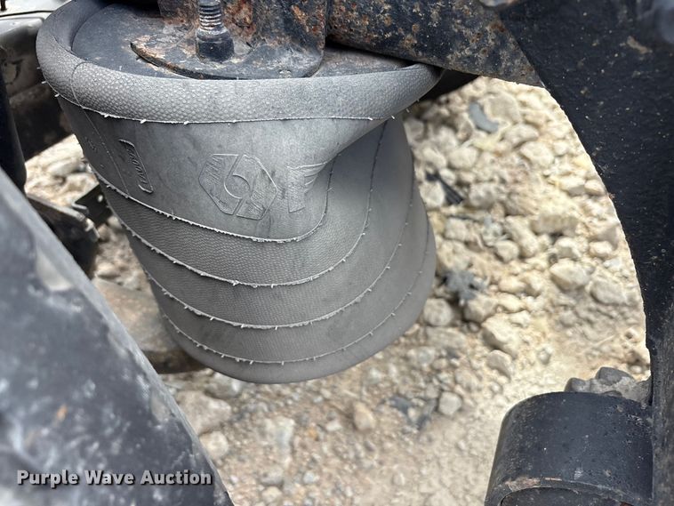 image for item YA2494 2007 International 8600 semi truck