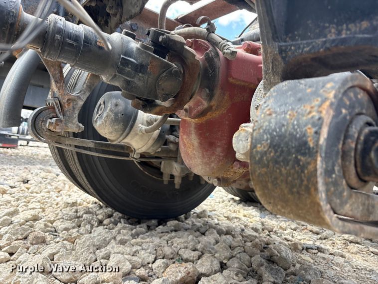 image for item YA2494 2007 International 8600 semi truck