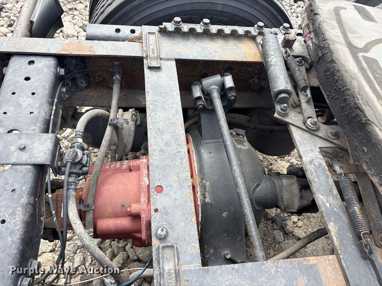 image for item YA2494 2007 International 8600 semi truck