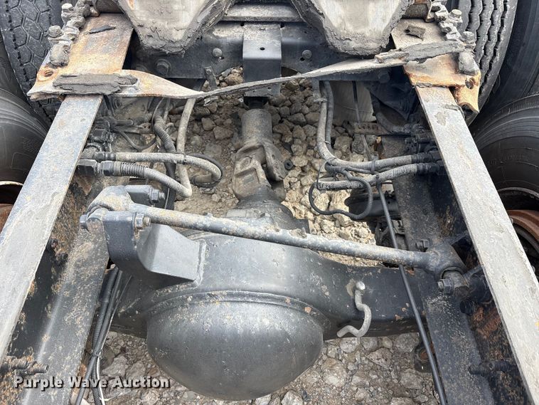 image for item YA2494 2007 International 8600 semi truck