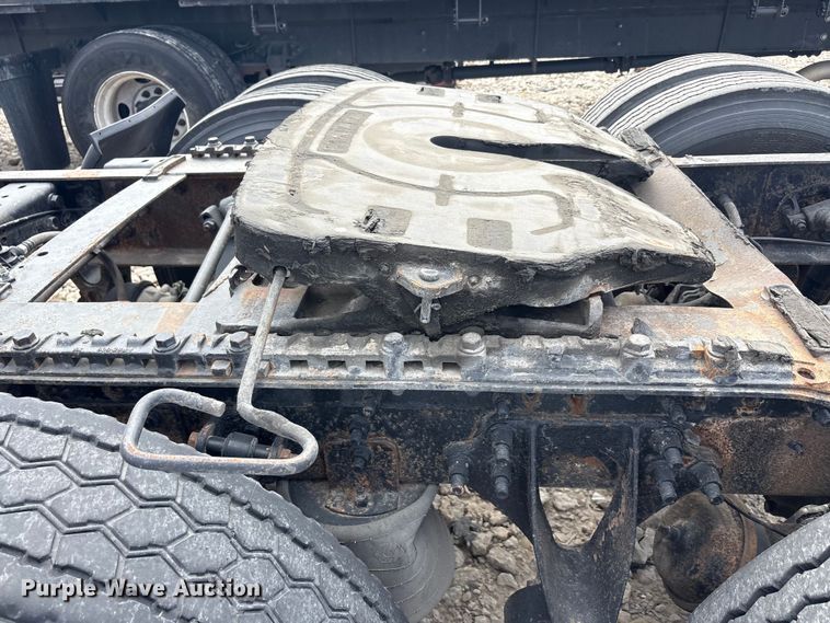 image for item YA2494 2007 International 8600 semi truck