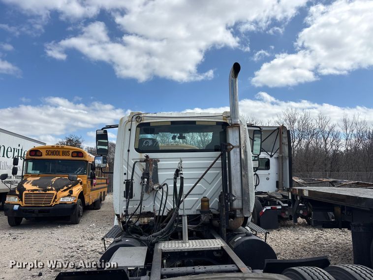 image for item YA2494 2007 International 8600 semi truck