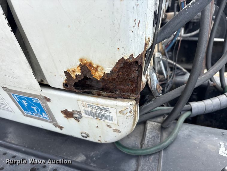 image for item YA2494 2007 International 8600 semi truck