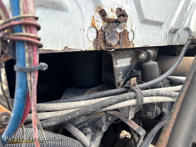 image for item YA2494 2007 International 8600 semi truck