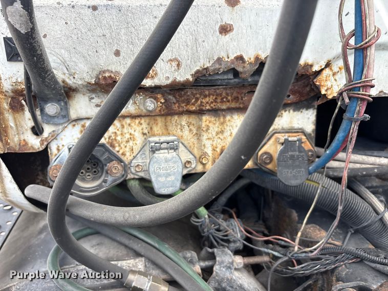 image for item YA2494 2007 International 8600 semi truck