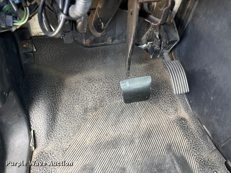 image for item YA2494 2007 International 8600 semi truck