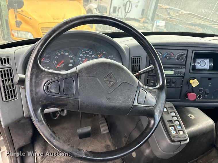 image for item YA2494 2007 International 8600 semi truck