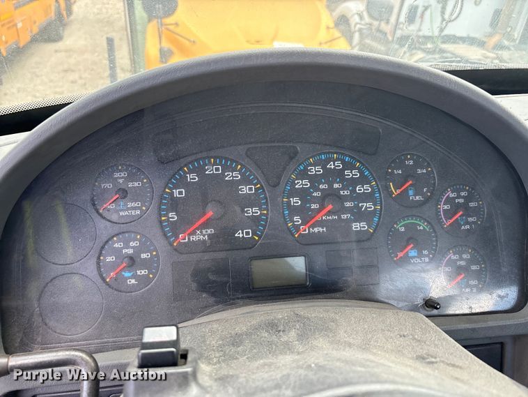 image for item YA2494 2007 International 8600 semi truck