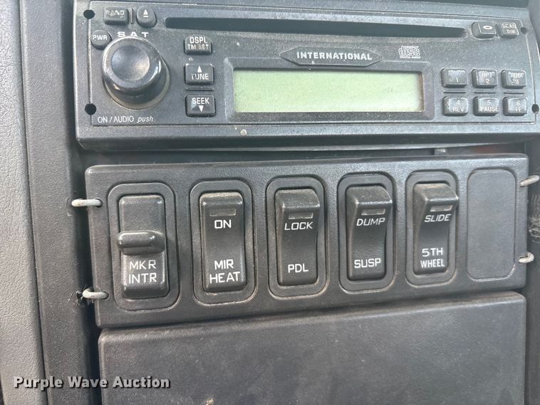 image for item YA2494 2007 International 8600 semi truck