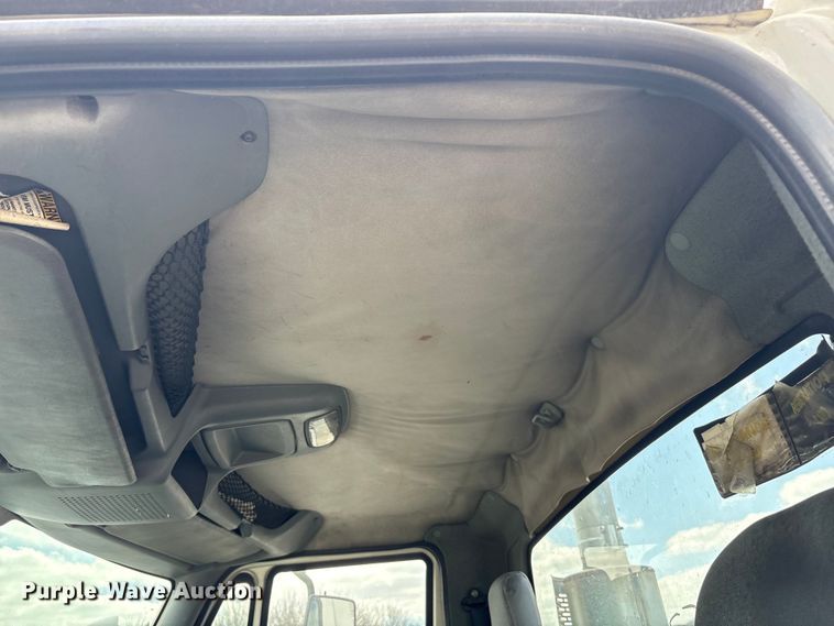 image for item YA2494 2007 International 8600 semi truck