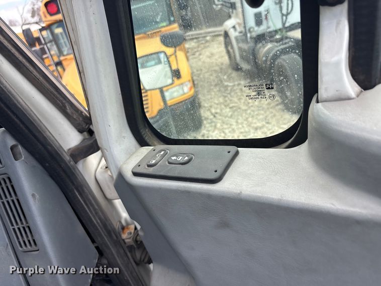 image for item YA2494 2007 International 8600 semi truck