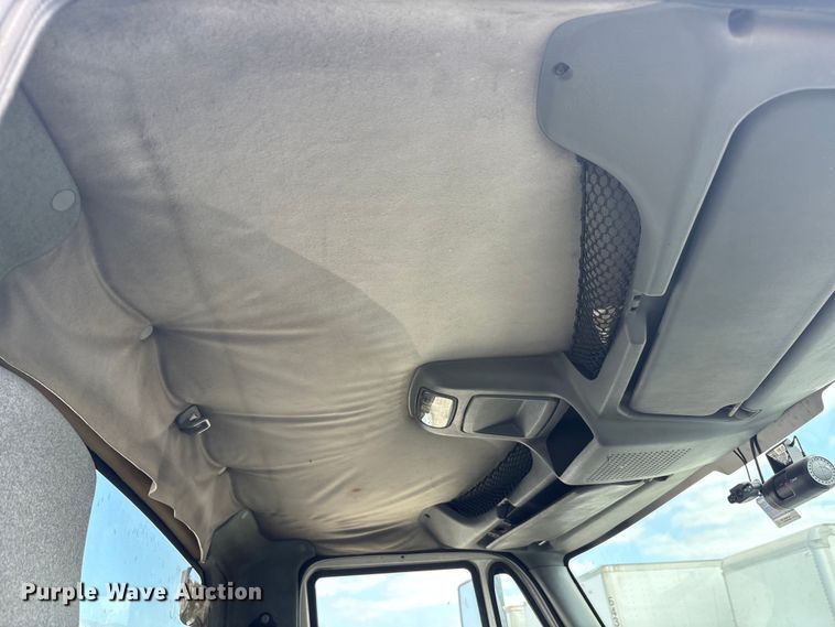 image for item YA2494 2007 International 8600 semi truck