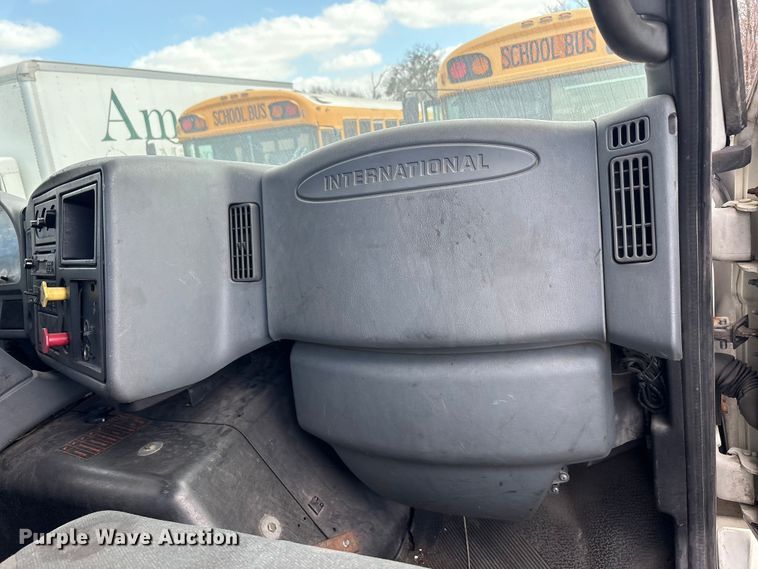 image for item YA2494 2007 International 8600 semi truck