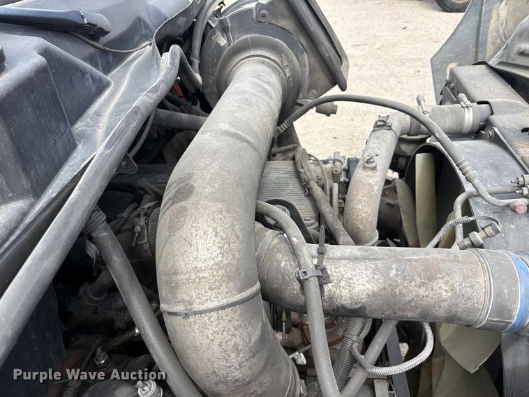 image for item YA2494 2007 International 8600 semi truck