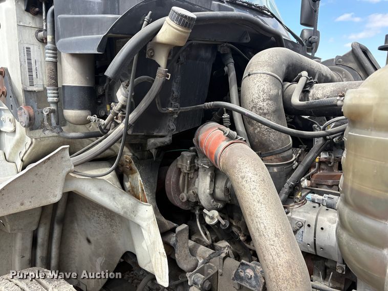 image for item YA2494 2007 International 8600 semi truck