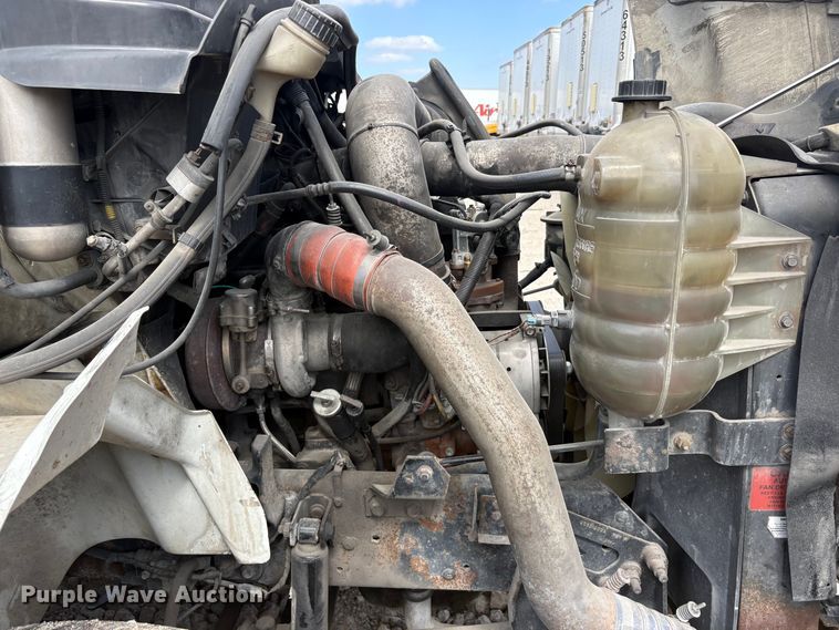 image for item YA2494 2007 International 8600 semi truck