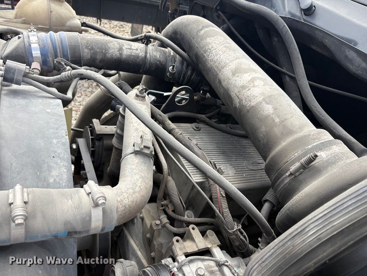 image for item YA2494 2007 International 8600 semi truck