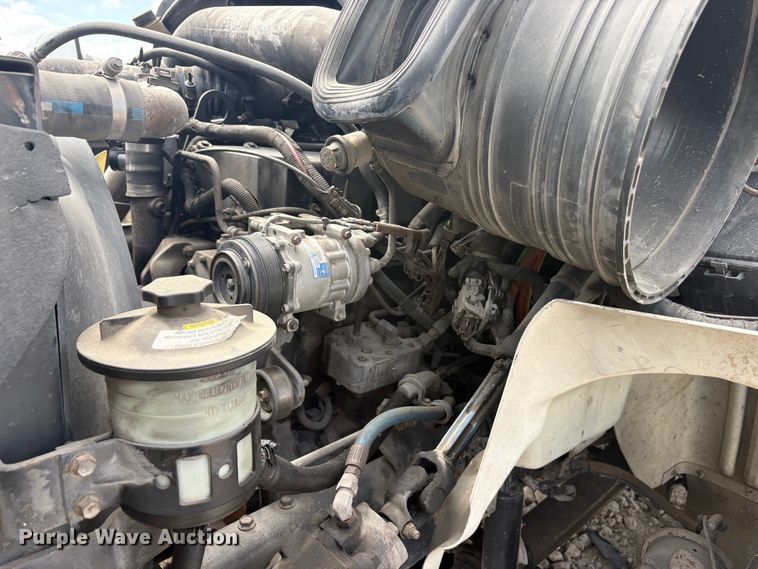 image for item YA2494 2007 International 8600 semi truck