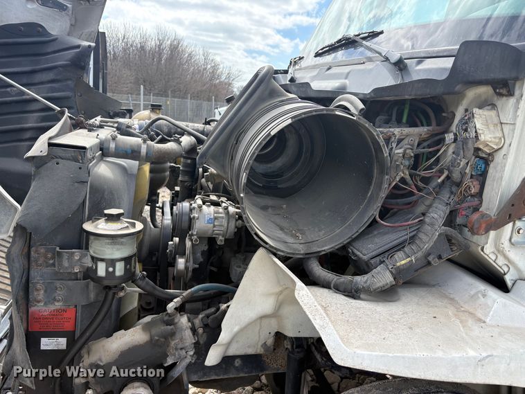 image for item YA2494 2007 International 8600 semi truck