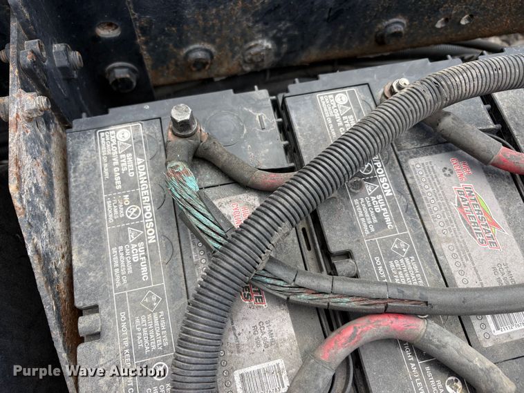 image for item YA2494 2007 International 8600 semi truck