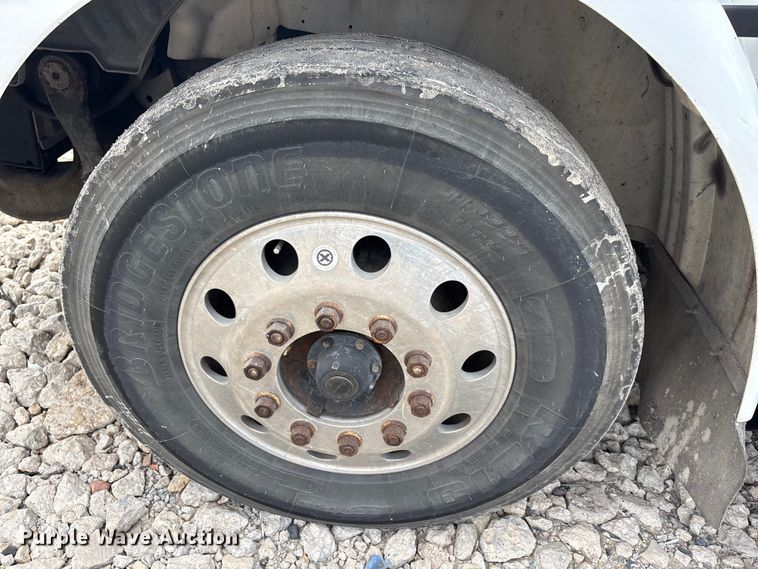 image for item YA2494 2007 International 8600 semi truck