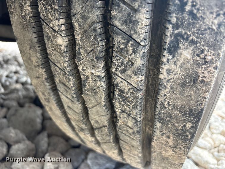 image for item YA2494 2007 International 8600 semi truck