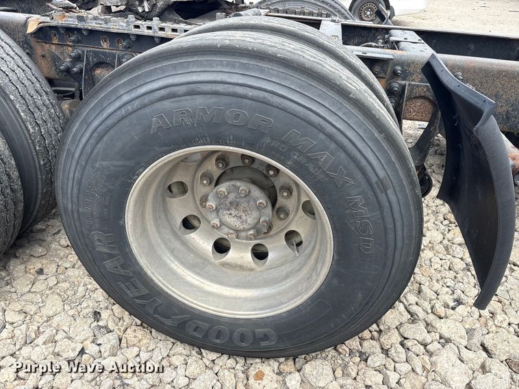 image for item YA2494 2007 International 8600 semi truck