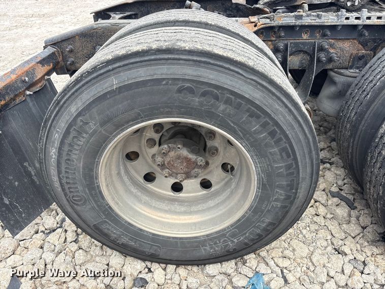 image for item YA2494 2007 International 8600 semi truck