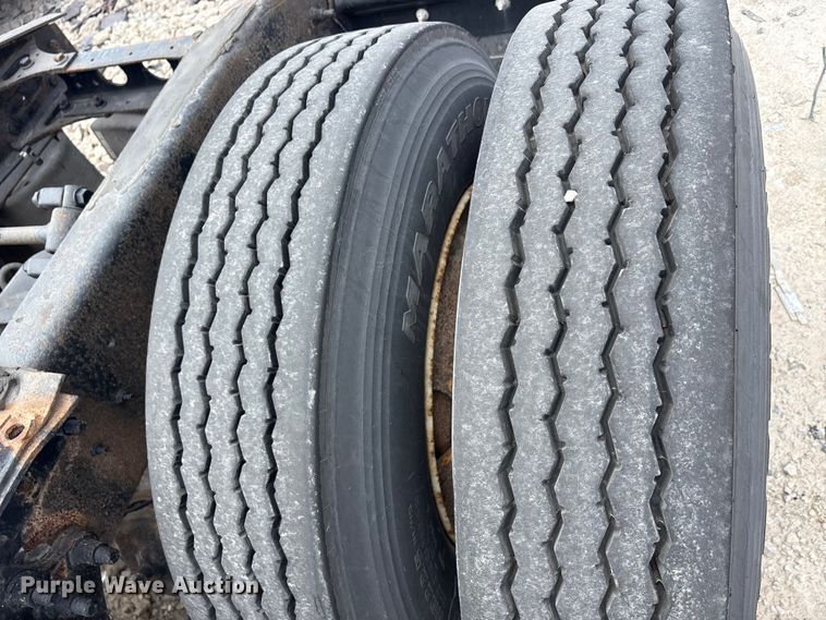 image for item YA2494 2007 International 8600 semi truck