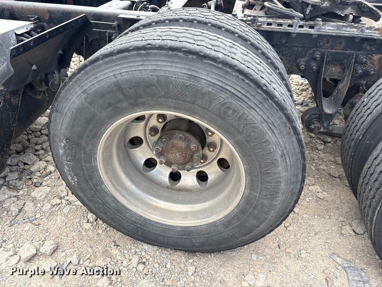 image for item YA2494 2007 International 8600 semi truck