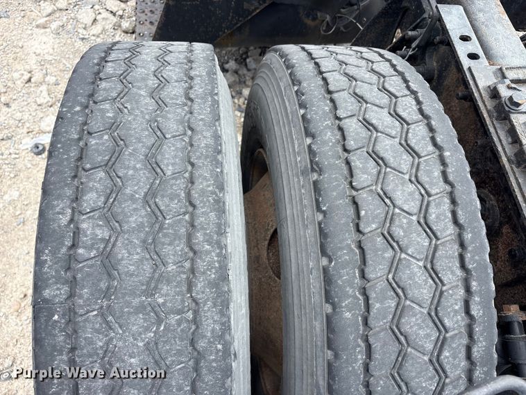 image for item YA2494 2007 International 8600 semi truck