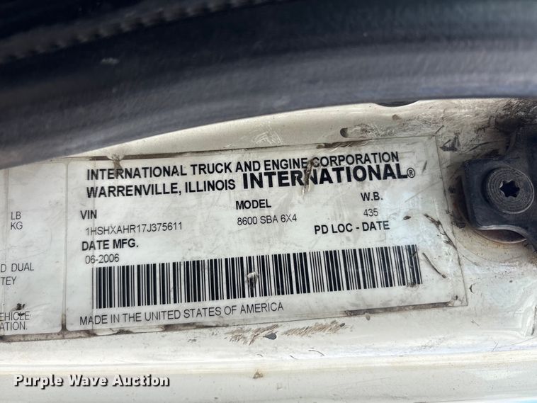 image for item YA2494 2007 International 8600 semi truck