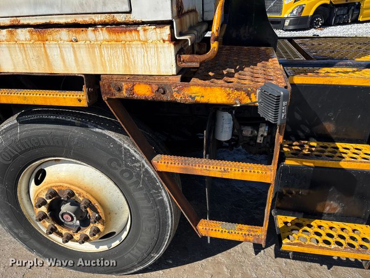 image for item YA2510 2004 Kalmar Ottawa yard truck