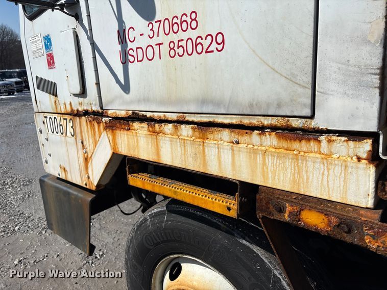 image for item YA2510 2004 Kalmar Ottawa yard truck