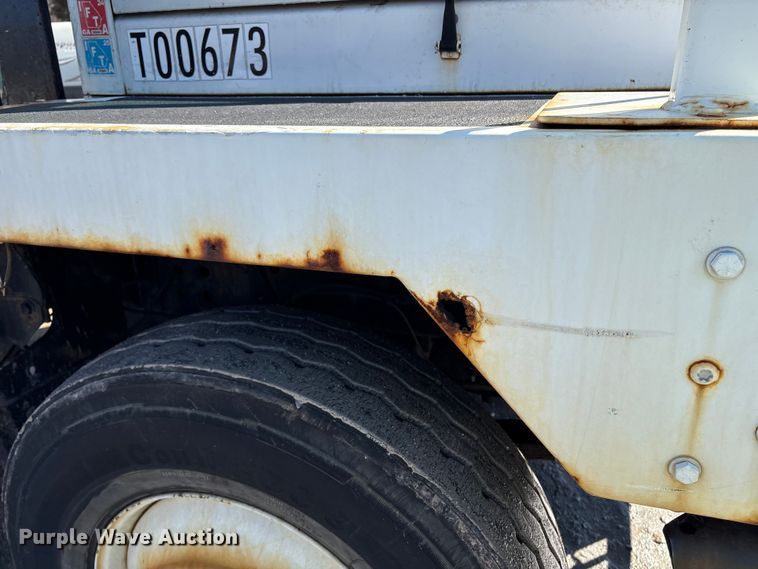 image for item YA2510 2004 Kalmar Ottawa yard truck