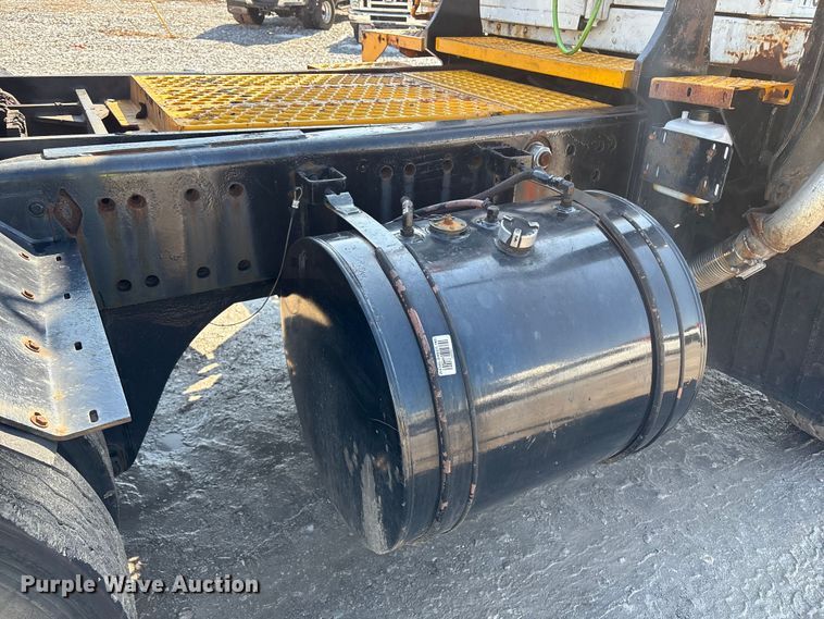 image for item YA2510 2004 Kalmar Ottawa yard truck