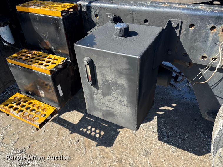 image for item YA2510 2004 Kalmar Ottawa yard truck