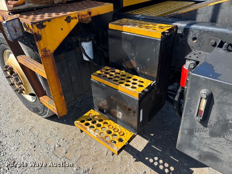 image for item YA2510 2004 Kalmar Ottawa yard truck