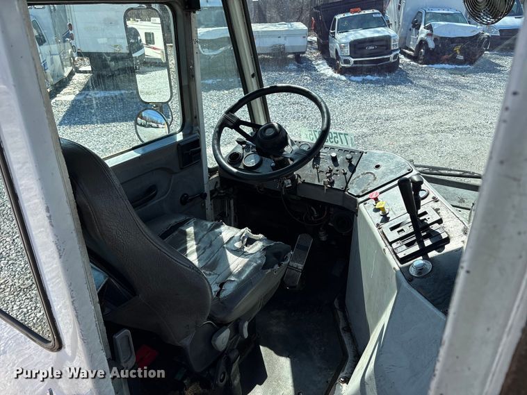image for item YA2510 2004 Kalmar Ottawa yard truck