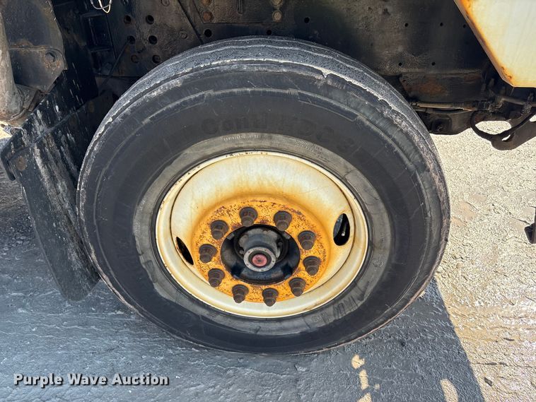 image for item YA2510 2004 Kalmar Ottawa yard truck