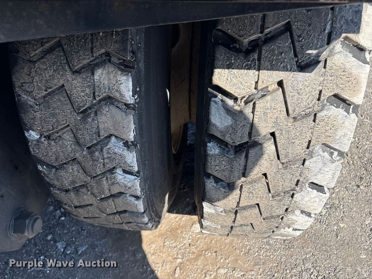 image for item YA2510 2004 Kalmar Ottawa yard truck