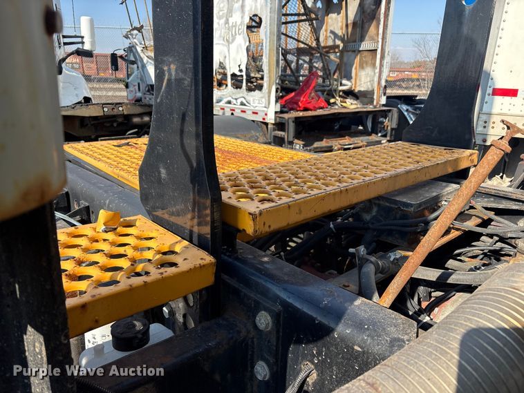 image for item YA2523 2001 Kalmar Ottawa yard truck