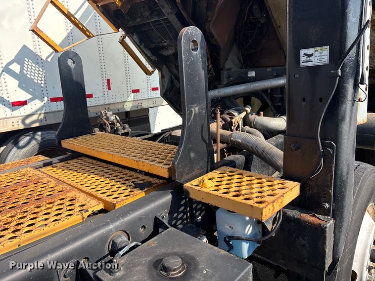 image for item YA2523 2001 Kalmar Ottawa yard truck