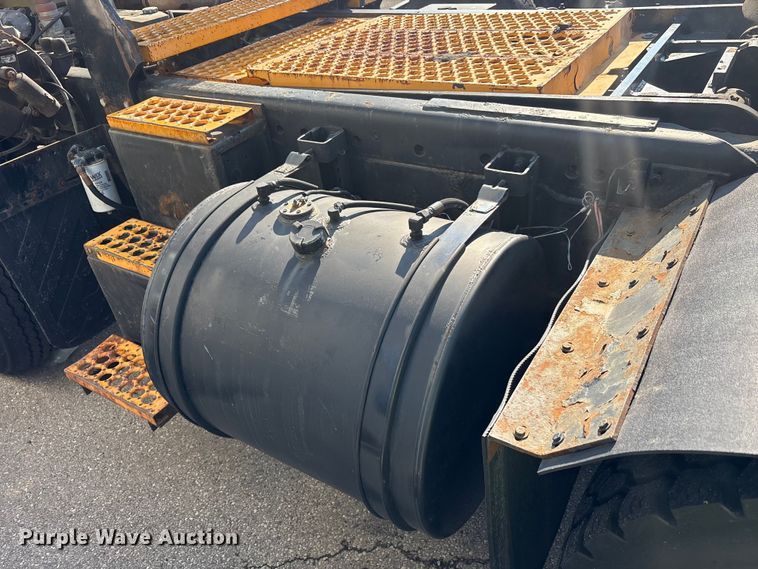 image for item YA2523 2001 Kalmar Ottawa yard truck